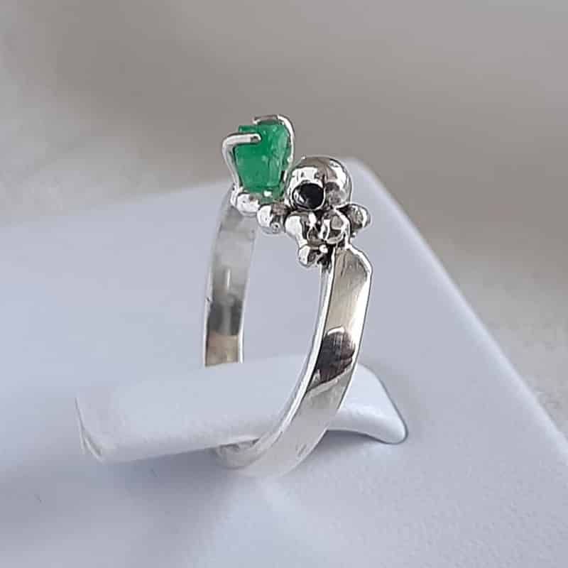 Anillo-plata-950-esmeralda-en-bruto-thojo-joyeria-001 » Marketplace Colombia