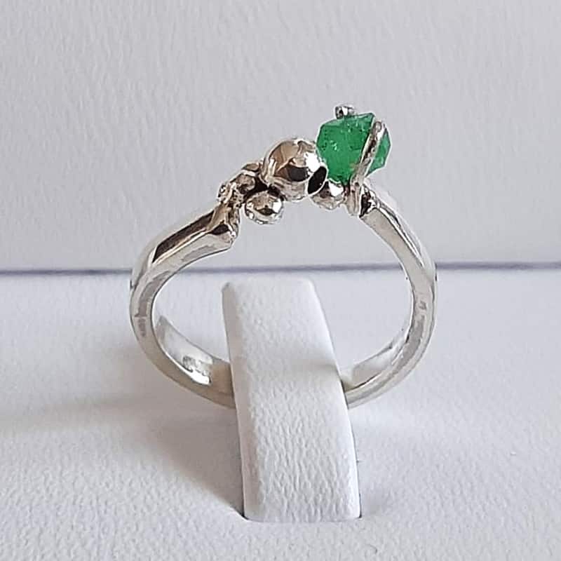 Anillo-plata-950-esmeralda-en-bruto-thojo-joyeria-003 » Marketplace Colombia