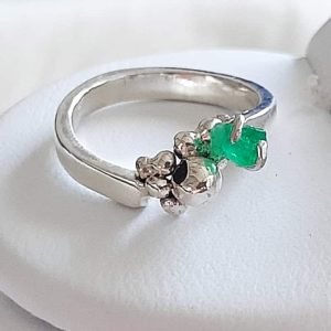 Anillo-plata-950-esmeralda-en-bruto-thojo-joyeria-004 » Marketplace Colombia