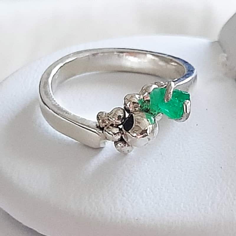 Anillo-plata-950-esmeralda-en-bruto-thojo-joyeria-004 » Marketplace Colombia