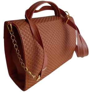 Bolso-de-mano-grabado-con-herraje-y-cadena-almarketchic-01 » Marketplace Colombia