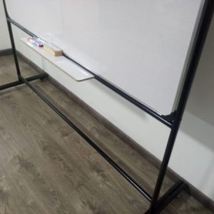 Tablero-acrilico-base-metalica-y-ruedas-02 » Marketplace Colombia