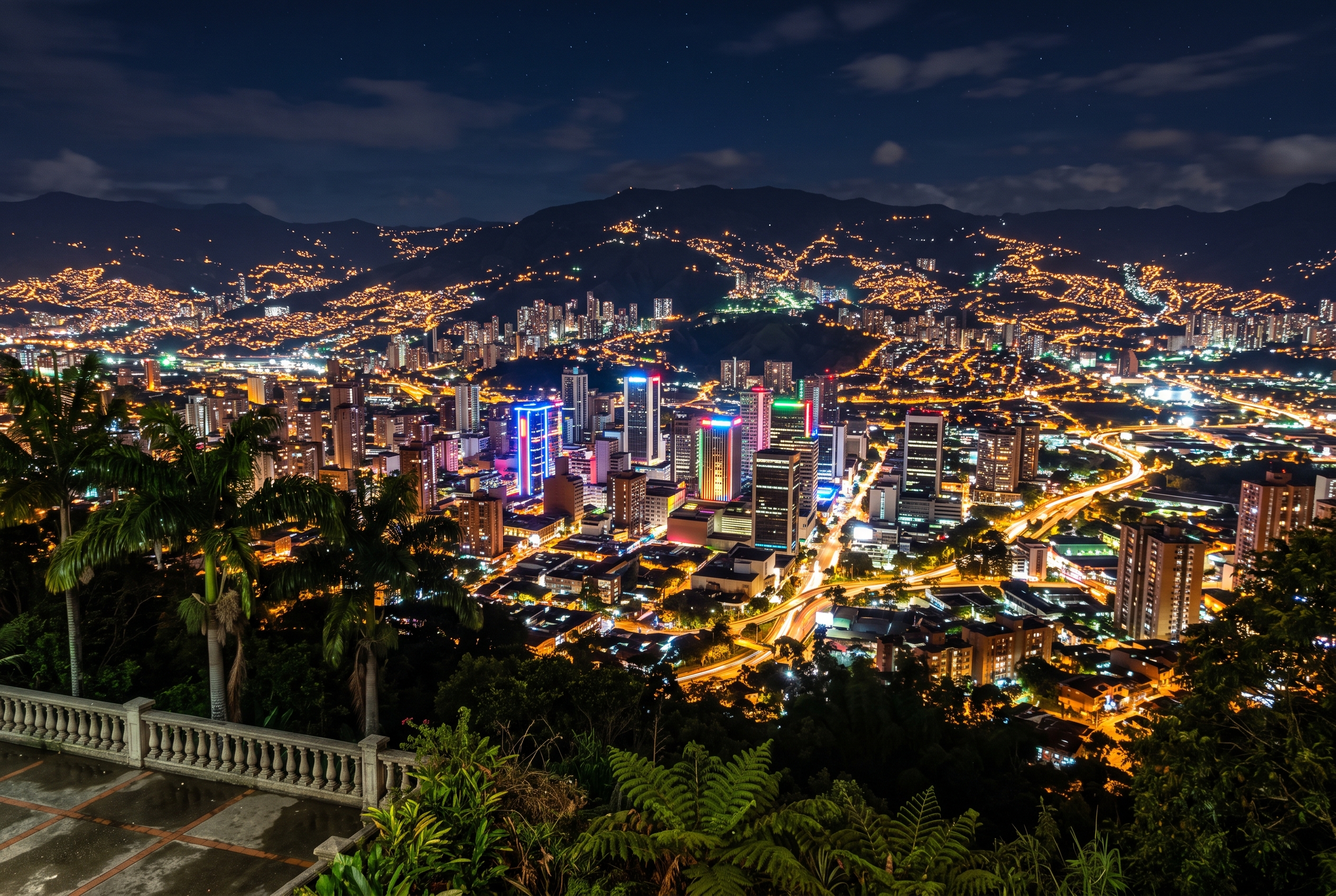 Skyline Nocturno De Medellín Con Neones Y Ambiente Urbano
